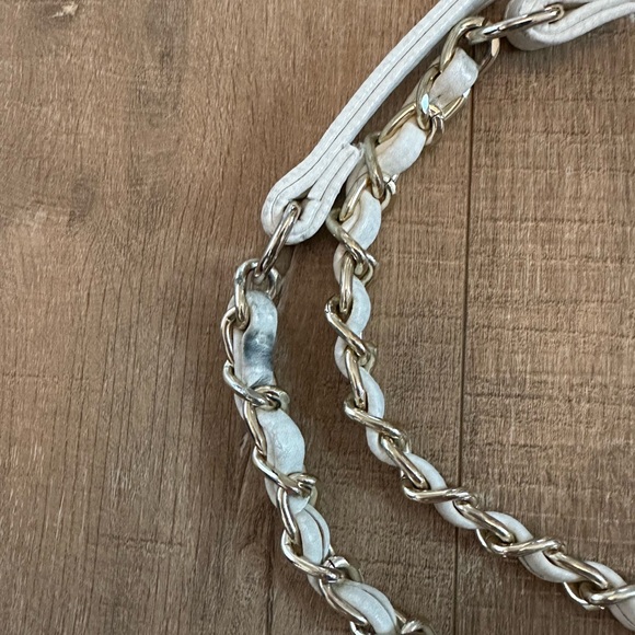 EUC GUESS Crossbody Flap Purse | Chevron Quilted | Cream and Gold - Picture 9 of 11